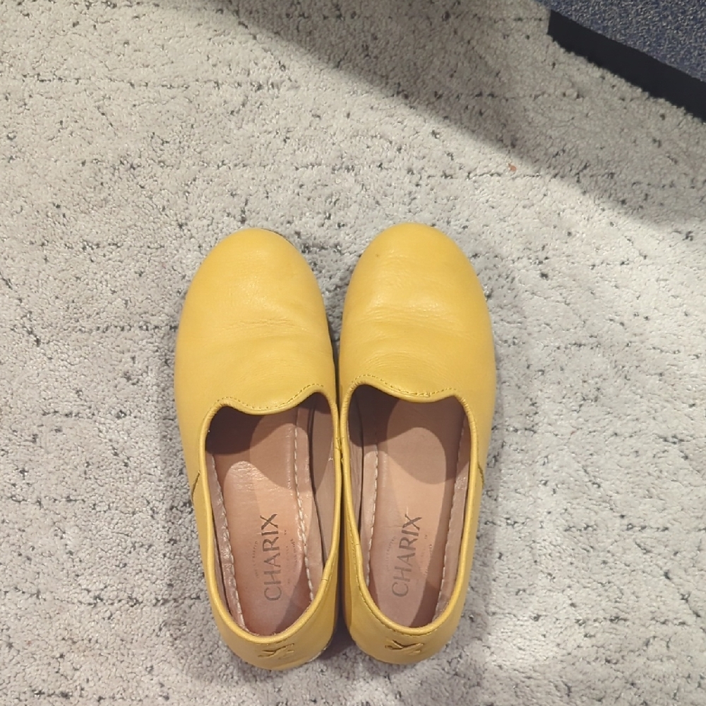 CHARIX Yellow Leather Flats Size 8/37